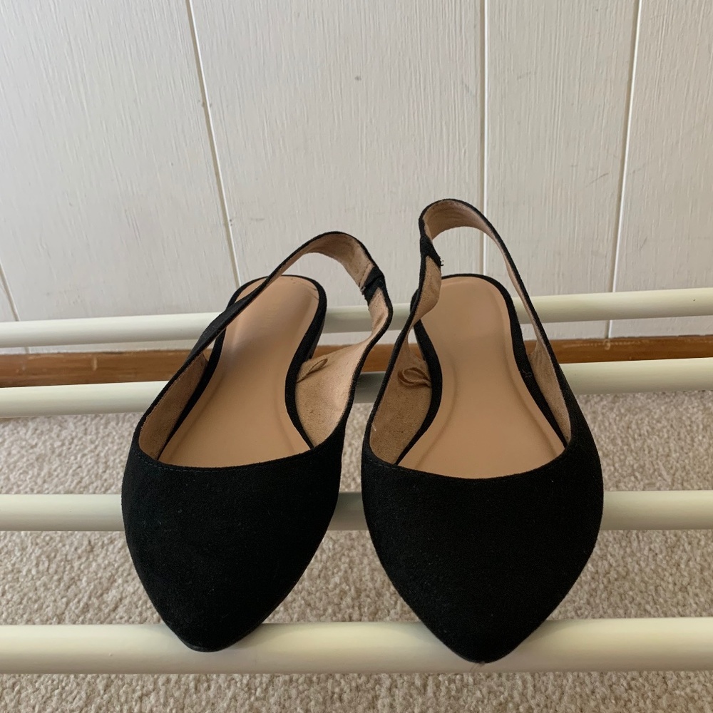 black flat sandals